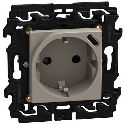 Контакт Шуко с детска защита и USB-C Bticino Light Now YG4141USB - Камък мат